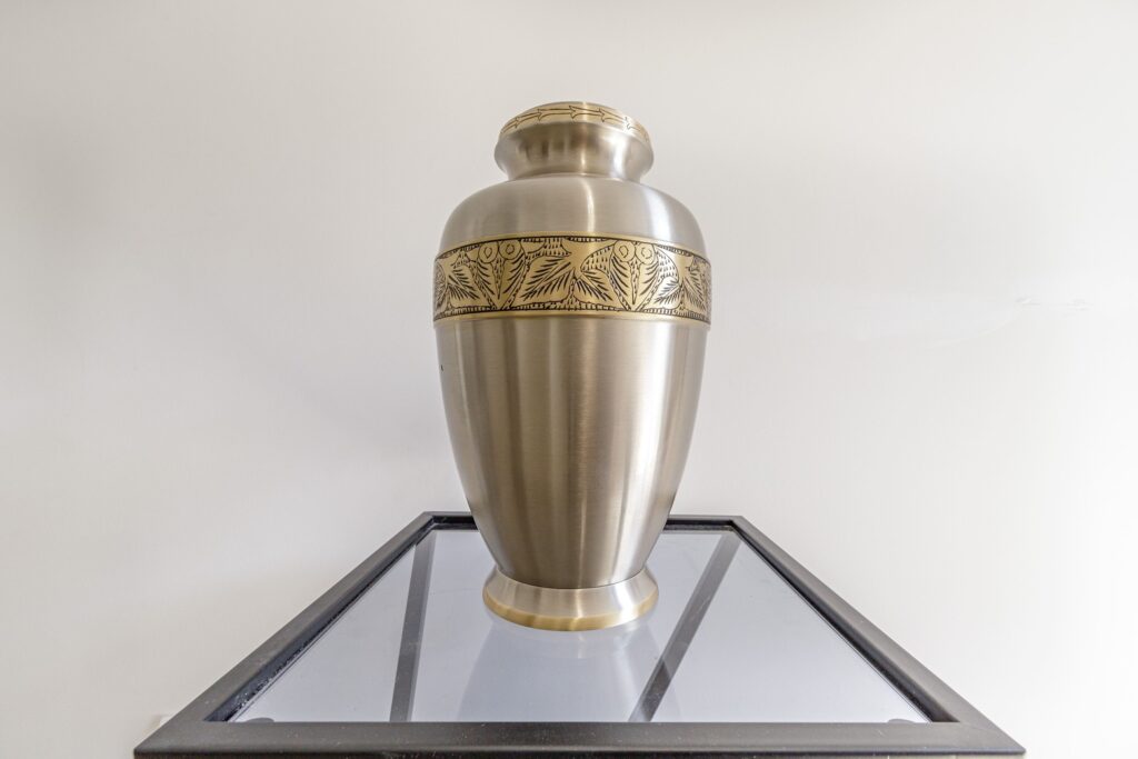 urne funeraire argente